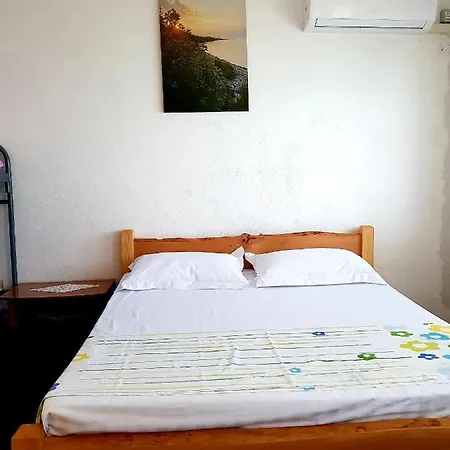 Rooms Balani Restorant Fronte Lago Πανσιόν